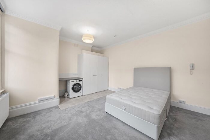 Studio To Rent In Egerton Gardens, London, SW3