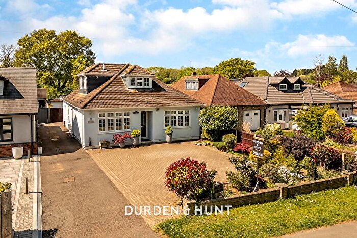 3 Bedroom Detached House For Sale In Oak Hill Road, Stapleford Abbotts, RM4