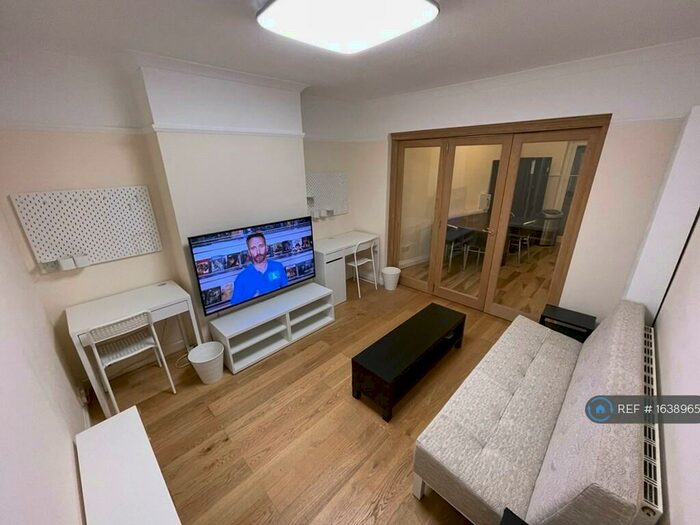 1 Bedroom Flat To Rent In Stayton Road, Sutton, SM1