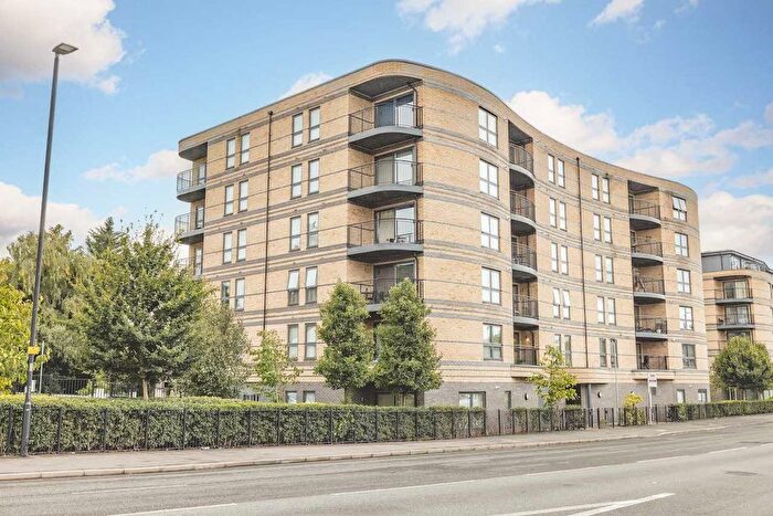 2 Bedroom Flat For Sale In Windsor Road, Slough, SL1