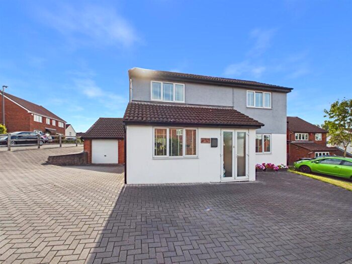 3 Bedroom Detached House For Sale In Hawkins Close, North Common, Bristol, BS30