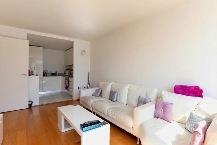 1 Bedroom Flat To Rent In Station Approach, Hayes, UB3