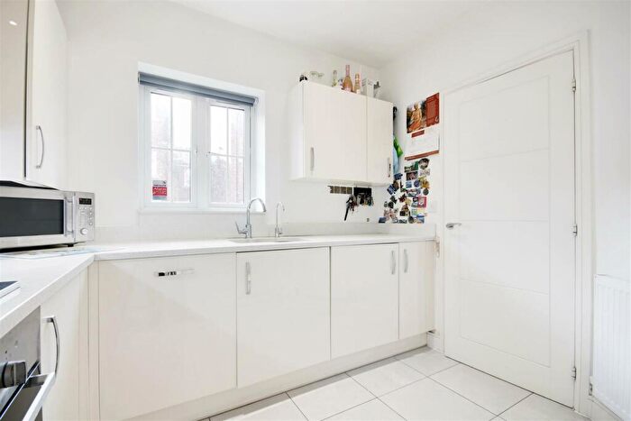 3 Bedroom End Of Terrace House For Sale In Archer Way, Enfield, EN2