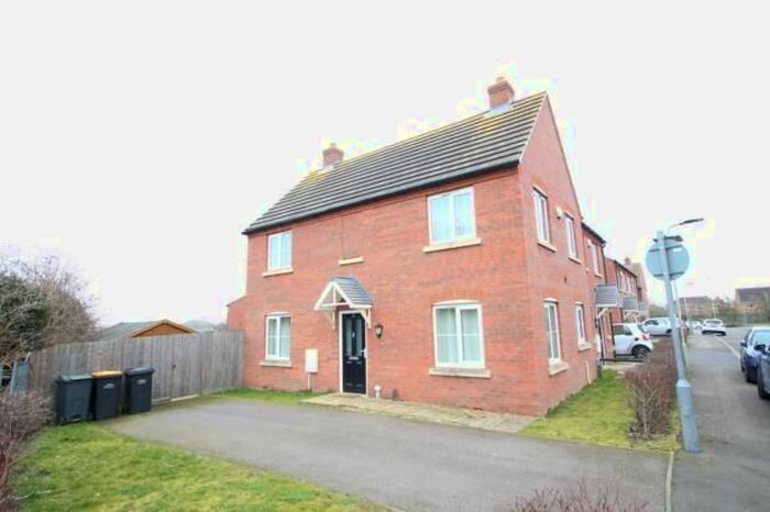 3 Bedroom Semi-Detached House To Rent In Romsey Way, Elstow, MK42