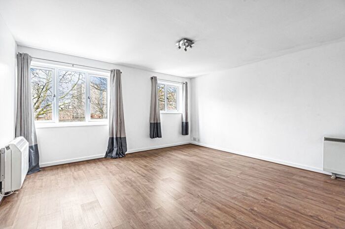 1 Bedroom Flat To Rent In Pages Walk, Towergate, SE1