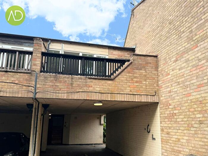 2 Bedroom Flat To Rent In Beambridge, Basildon, SS13