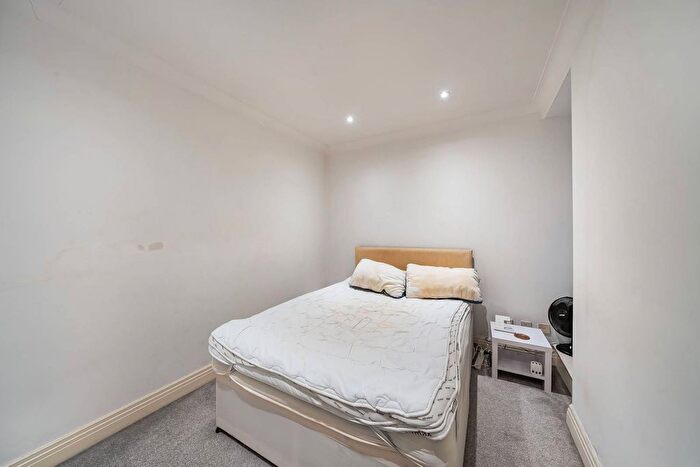 1 Bedroom Flat To Rent In Courtfield Road, South Kensington, London, SW7