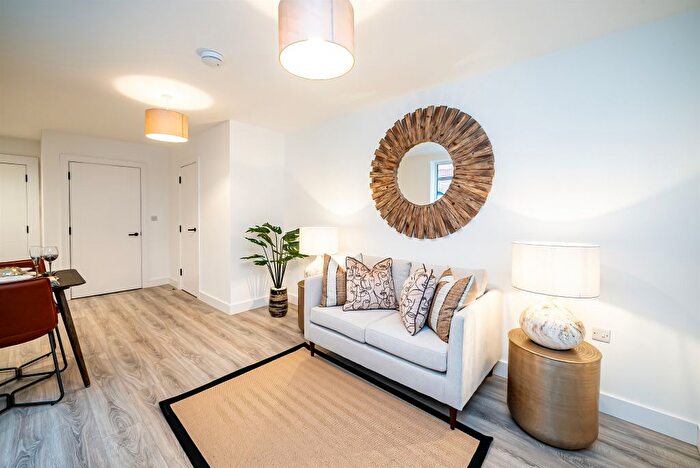 1 Bedroom Flat For Sale In Elm House, The Grove, Slough, SL1