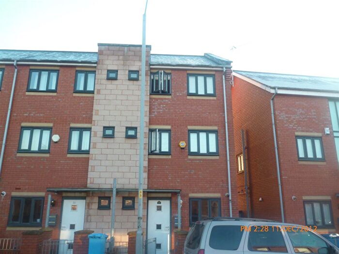 4 Bedroom Town House To Rent In Reilly Street, Hulme, Manchester, M15
