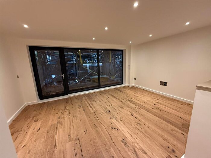 3 Bedroom Maisonette To Rent In Hawthorne Crescent, Greenwich, London, SE10