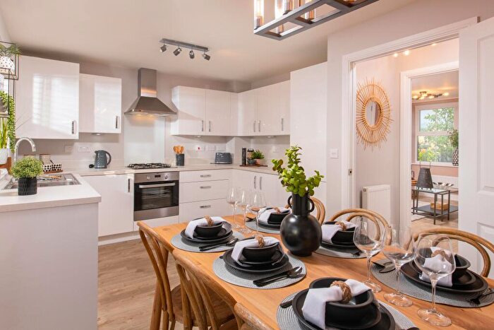 3 Bedroom Semi Detached House For Sale In Northampton Road, Wellingborough, Northamptonshire, NN8