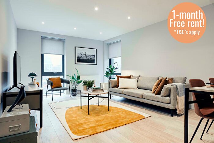 3 Bedroom Flat To Rent In Solasta Riverside, Clyde Place, Glasgow, G5