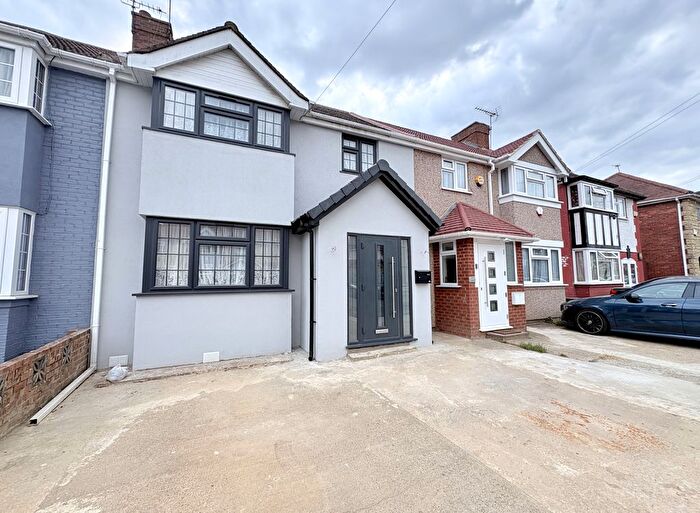 3 Bedroom Terraced House For Sale In Berwick Avenue, Hayes, UB4