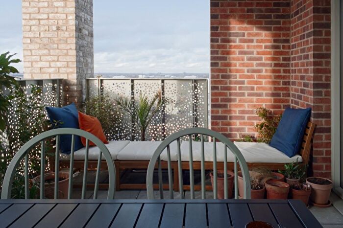 1 Bedroom Flat For Sale In Starling Court, Nest Way, London, Kent, SE2