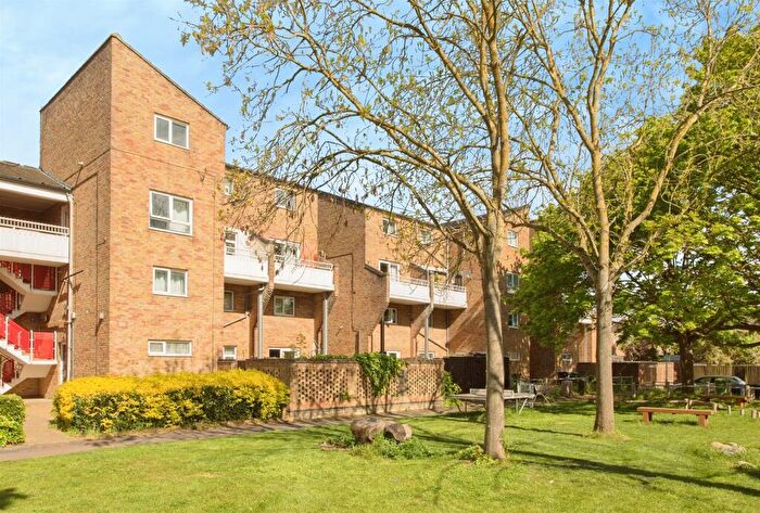 1 Bedroom Apartment For Sale In Aragon Close, Cambridge, CB4