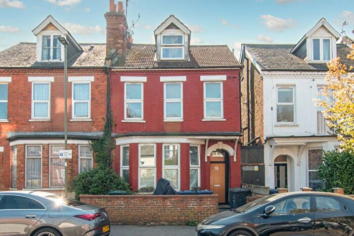 1 Bedroom Flat To Rent In Yew Grove, Cricklewood, London, NW2