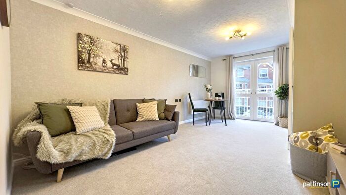 2 Bedroom Flat For Sale In Highbridge, Gosforth, Newcastle Upon Tyne, NE3