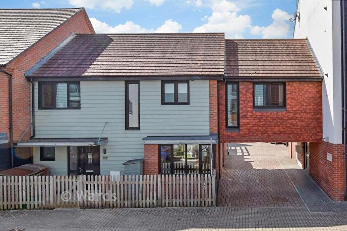 4 Bedroom Semi-Detached House For Sale In Hawley Drive, Leybourne, Kent, ME19