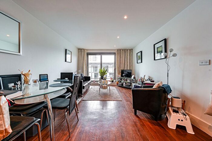 2 Bedroom Flat For Sale In West Carriage House, Woolwich Riverside, London, SE18