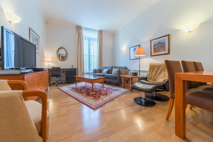 2 Bedroom Flat To Rent In East Block, County Hall, Forum Magnum Square, London, SE1