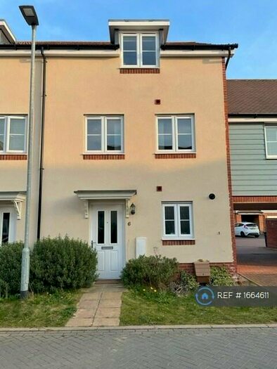 3 Bedroom Semi-Detached House To Rent In Rowan Way, Norwich, NR4