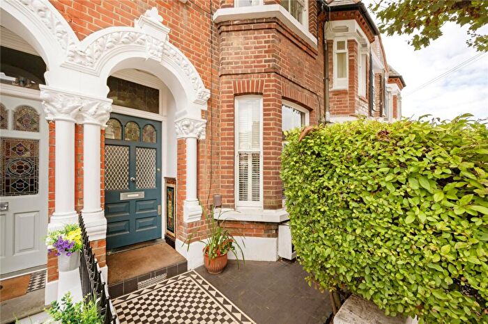 2 Bedroom Apartment For Sale In Culmstock Road, Between The Commons, SW11