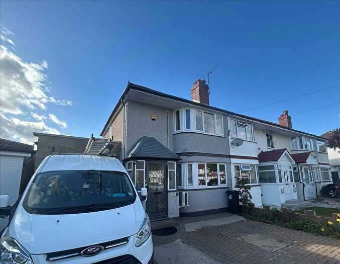 3 Bedroom End Terrace House For Sale In Richmond Avenue, Bedfont, TW14