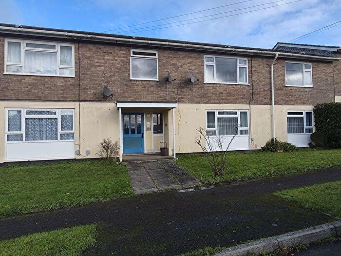2 Bedroom Flat For Sale In Windmill Close, Shaftesbury, SP7