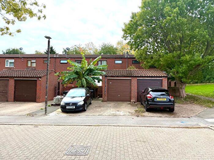 3 Bedroom End Of Terrace House To Rent In Falcon Avenue, Springfield, MK6