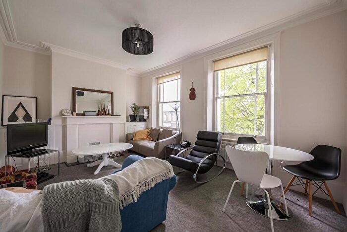 3 Bedroom Flat To Rent In Lorrimore Road, SE17