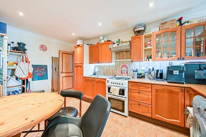 1 Bedroom Maisonette For Sale In St James Street, Walthamstow, London, E17