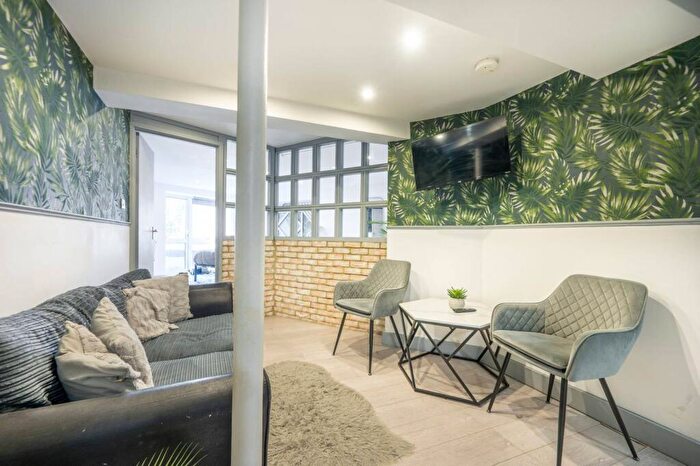 1 Bedroom Flat To Rent In Wells House Road, North Acton, London, NW10