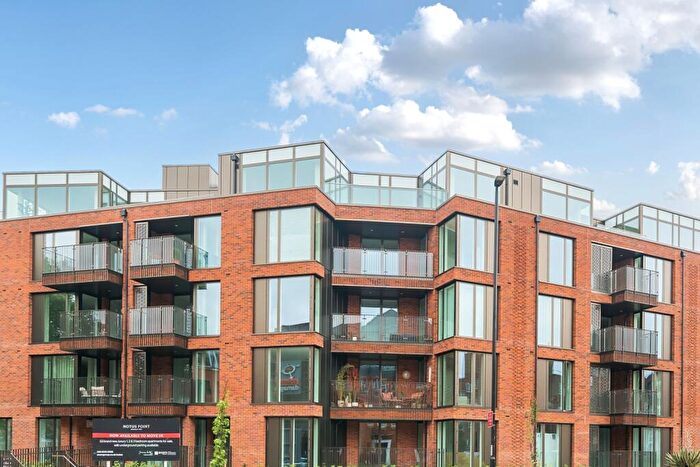 2 Bedroom Flat To Rent In Tweedy Road Bromley, BR1