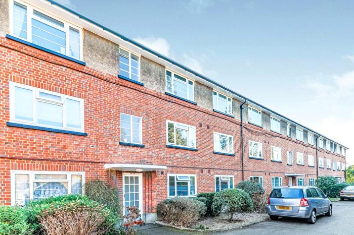 2 Bedroom Apartment For Sale In Wilmer Crescent, Kingston Upon Thames, KT2