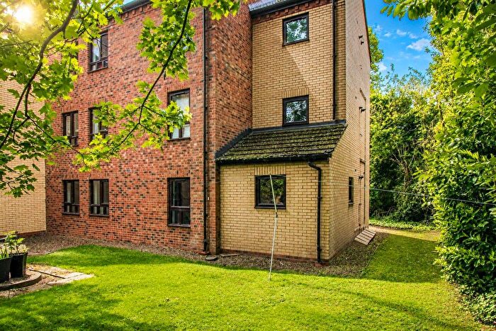 2 Bedroom Flat For Sale In Woodlands Village, Wakefield, WF1