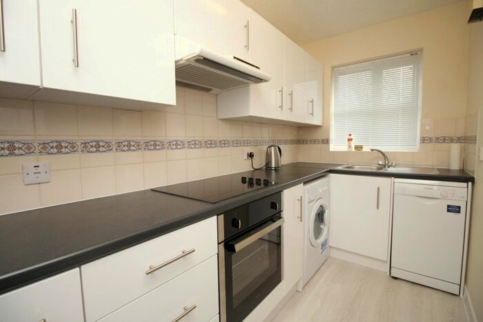 1 Bedroom Bungalow To Rent In Camberley Close, Cheam, Sutton, Surrey, SM3