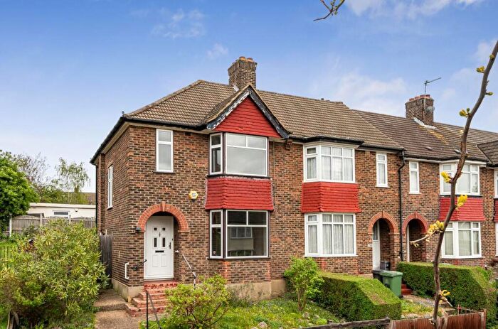 3 Bedroom End Of Terrace House For Sale In South Park Crescent, London, SE6