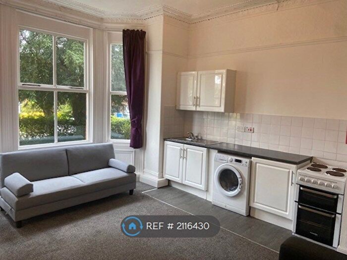 1 Bedroom Flat To Rent In Alexandra Road, Sale, M33