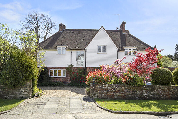 5 Bedroom House To Rent In Southfield Place, Weybridge, KT13