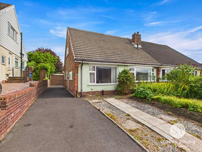 4 Bedroom Semi-Detached House For Sale In Sunny Bower Close, Blackburn, BB1