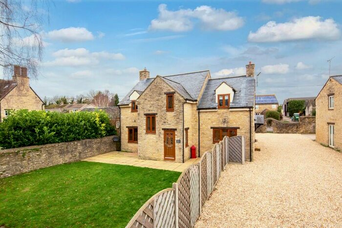 5 Bedroom Detached House For Sale In Meadow Drive, Fewcott, OX27