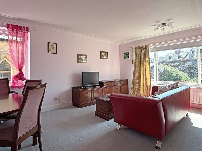 2 Bedroom Flat For Sale In Chapel Street, Sidmouth, EX10