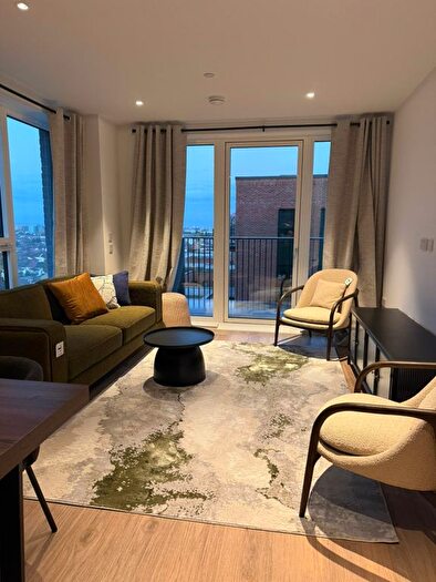 2 Bedroom Flat To Rent In Cedrus Avenue, Southall, UB1