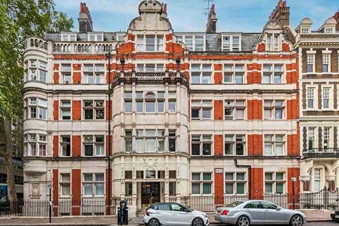 3 Bedroom Flat For Sale In Adeline Place, London, WC1B