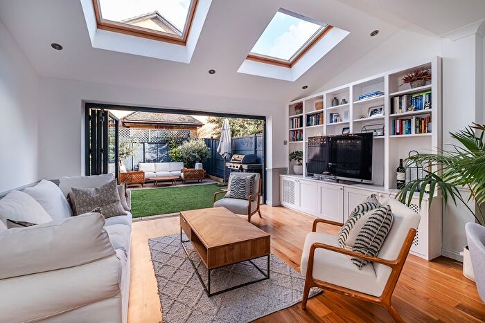 4 Bedroom Flat To Rent In Wycliffe Road, London, SW11