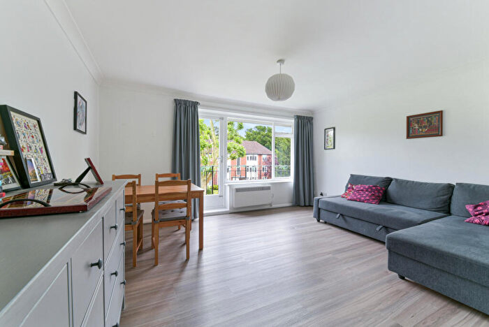 1 Bedroom Apartment To Rent In Lovelace Road, Surbiton, KT6