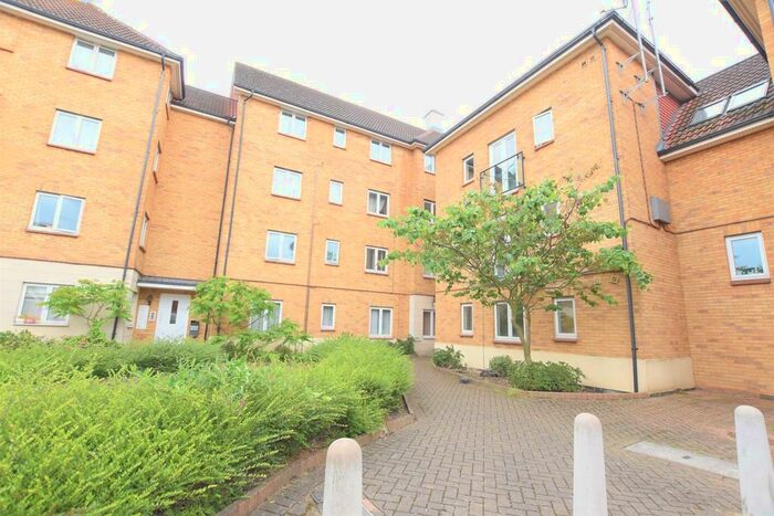 2 Bedroom Apartment To Rent In Royal Crescent, Newbury Park, IG2