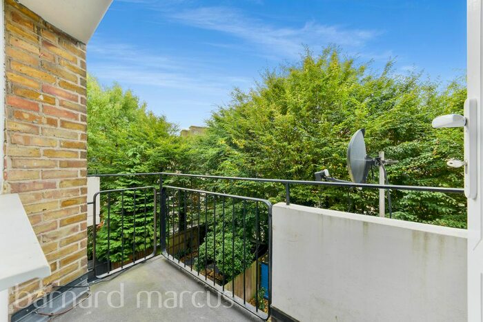 3 Bedroom Flat To Rent In Glen Albyn Road, London, SW19
