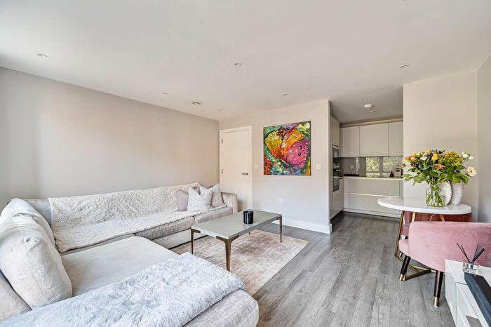 1 Bedroom Flat For Sale In Gaumont Place, London, SW2