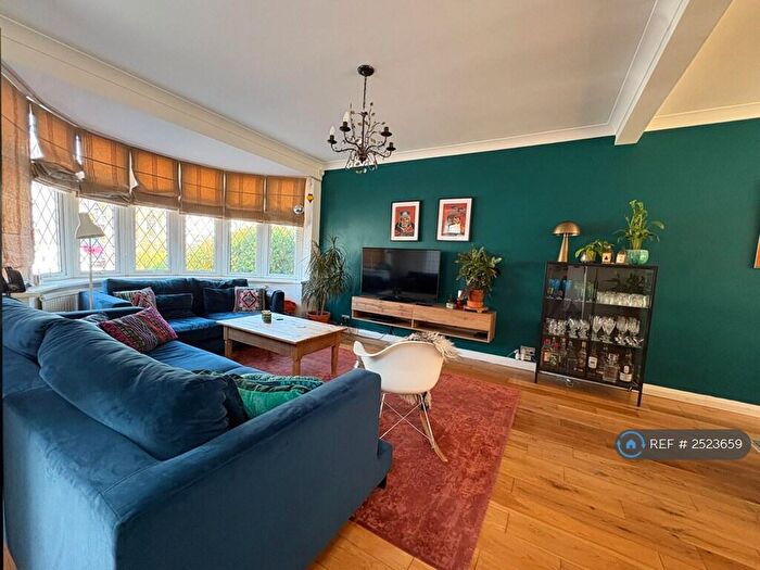 3 Bedroom Semi-Detached House To Rent In Lincoln Avenue, London, N14